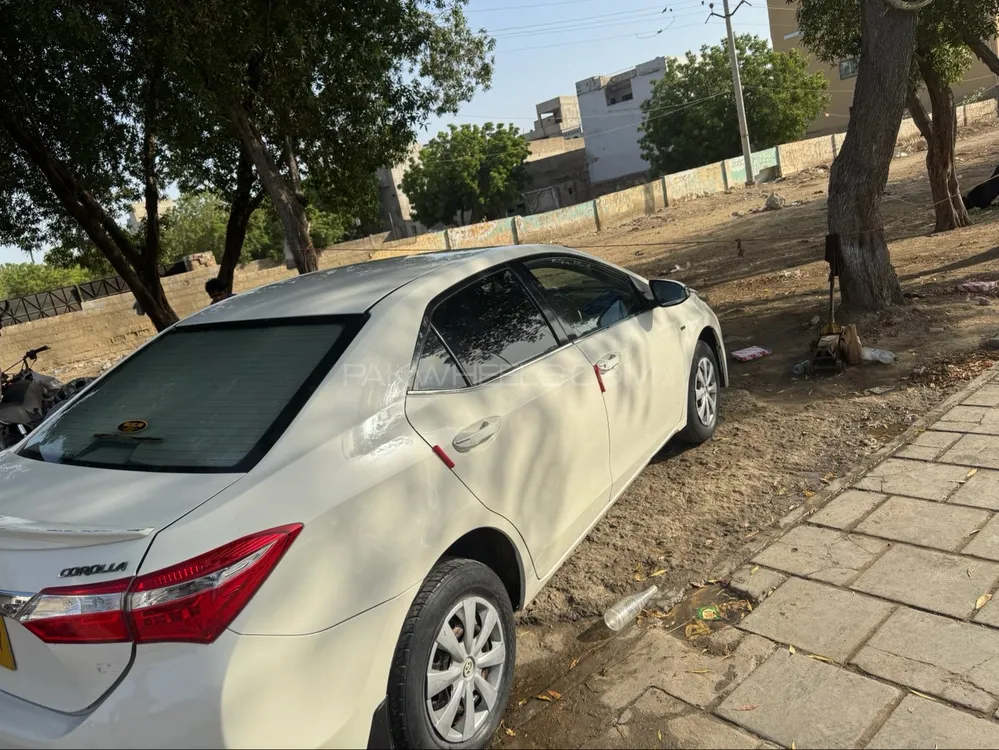 Toyota Corolla 2015 for Sale in Karachi Image-1