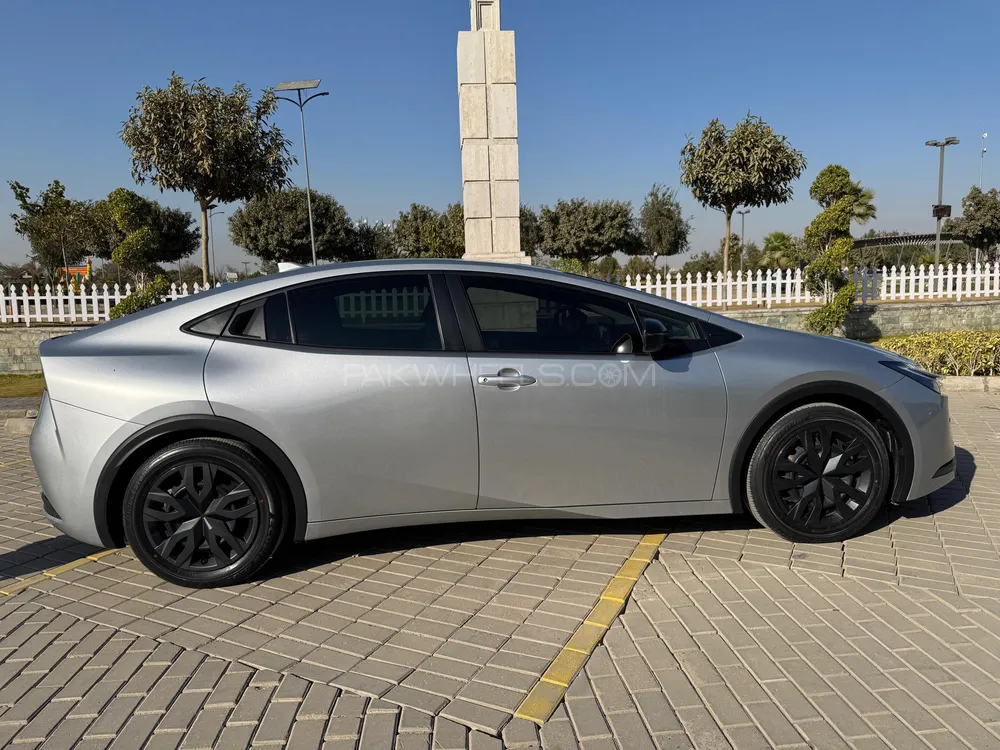 Toyota Prius 2023 for Sale in Islamabad Toyota Prius 2023 for Sale in Islamabad Image-3