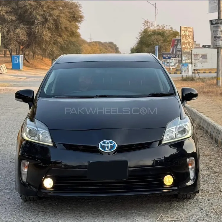 Toyota Prius 2013 for Sale in Mardan Image-1