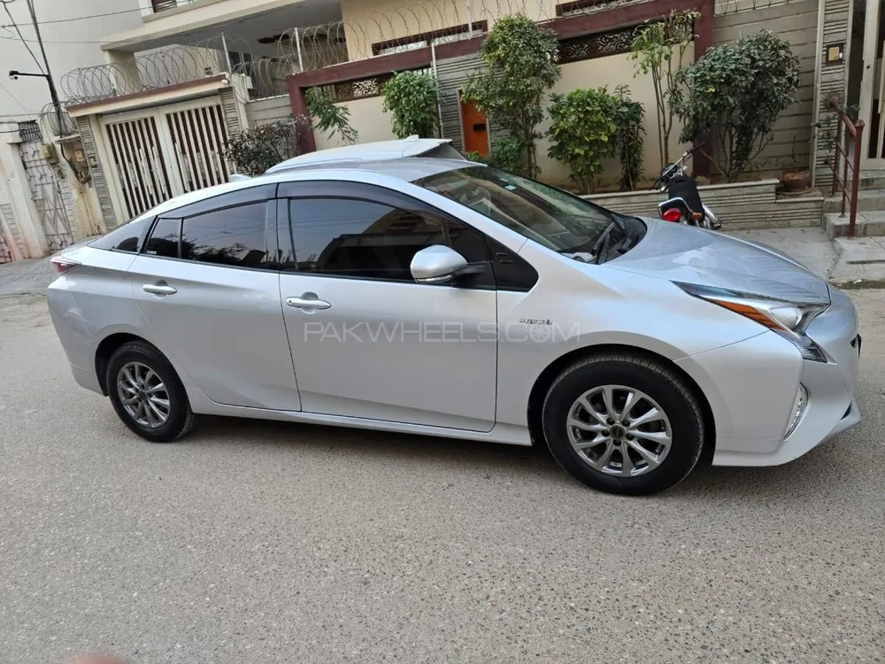 Toyota Prius 2017 for Sale in Karachi Image-1