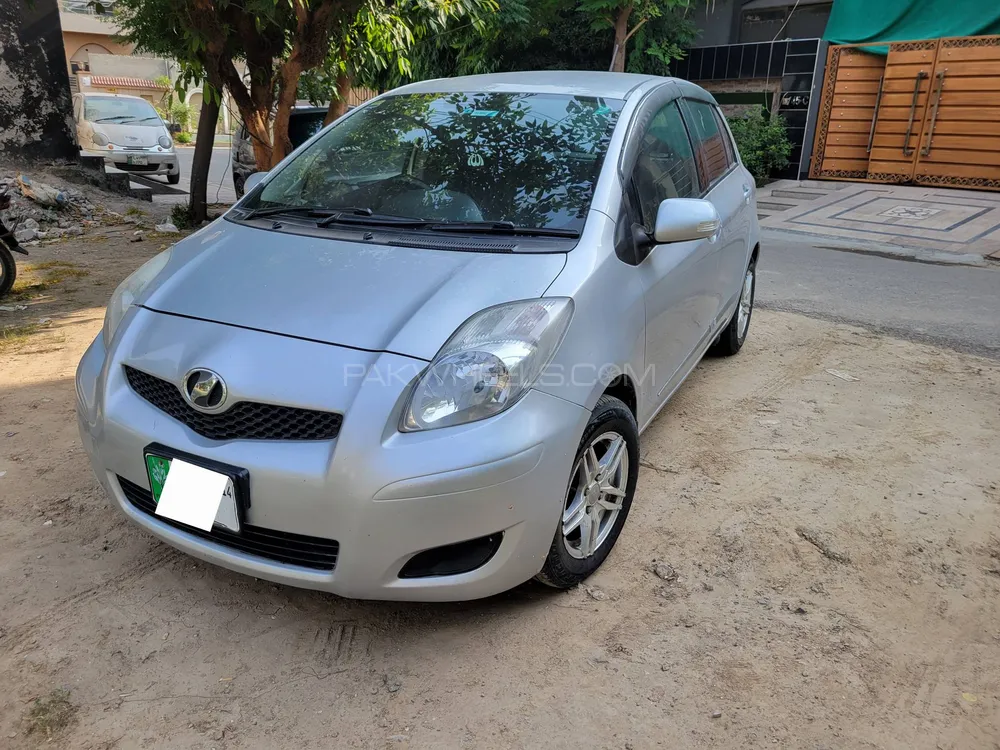 Toyota Vitz 2010 for Sale in Lahore Image-1