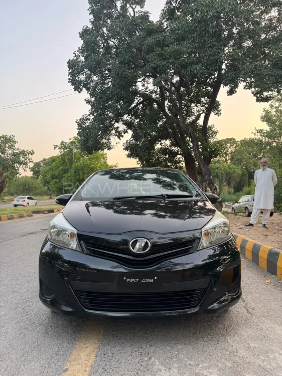 Toyota Vitz 2012 for Sale in Islamabad Image-1