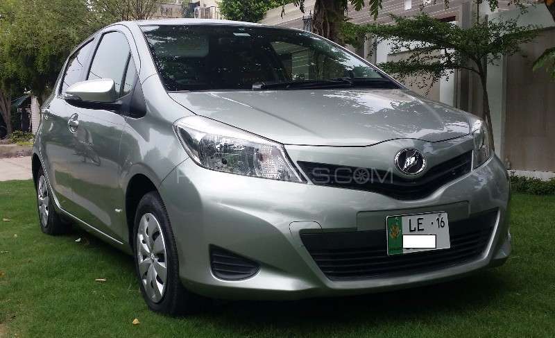 Toyota Vitz 2013 for Sale in Lahore Image-1