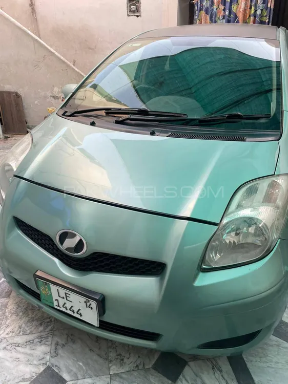 Toyota Vitz 2010 for Sale in Okara Image-1