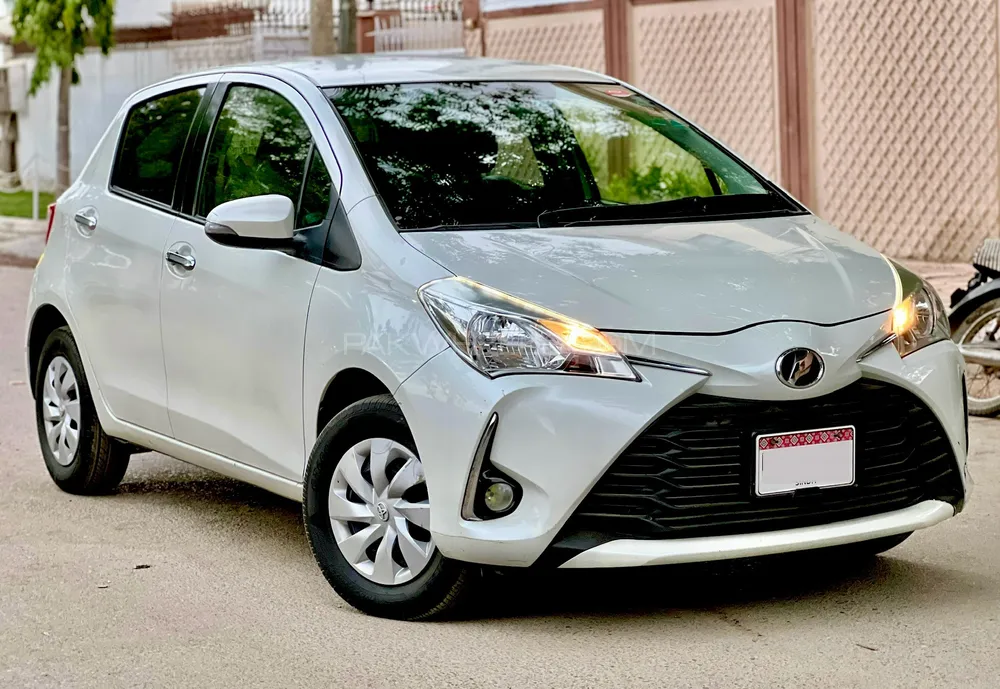 Toyota Vitz 2018 for Sale in Karachi Image-1