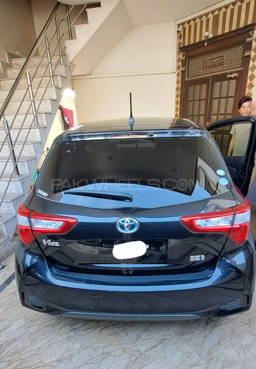 Toyota Vitz 2017 for Sale in Sheikhupura Image-1
