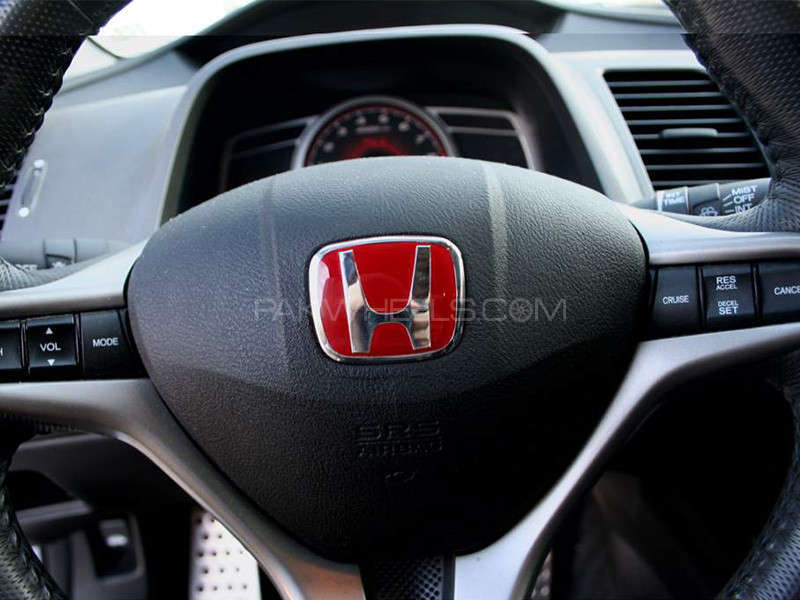 Honda Steering Emblem Image-1