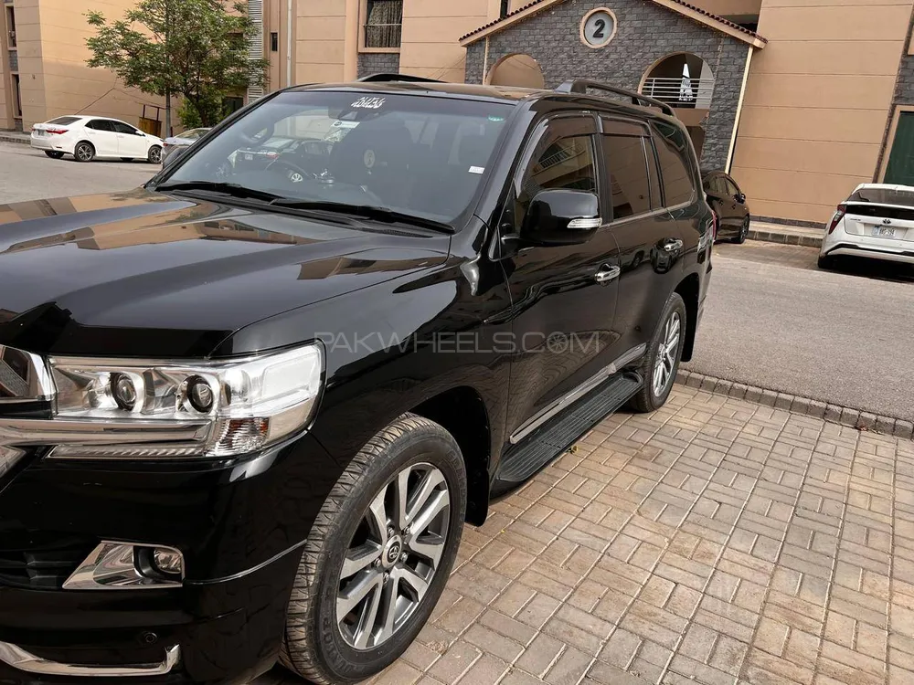 Toyota Land Cruiser 2017 for Sale in Islamabad Image-1