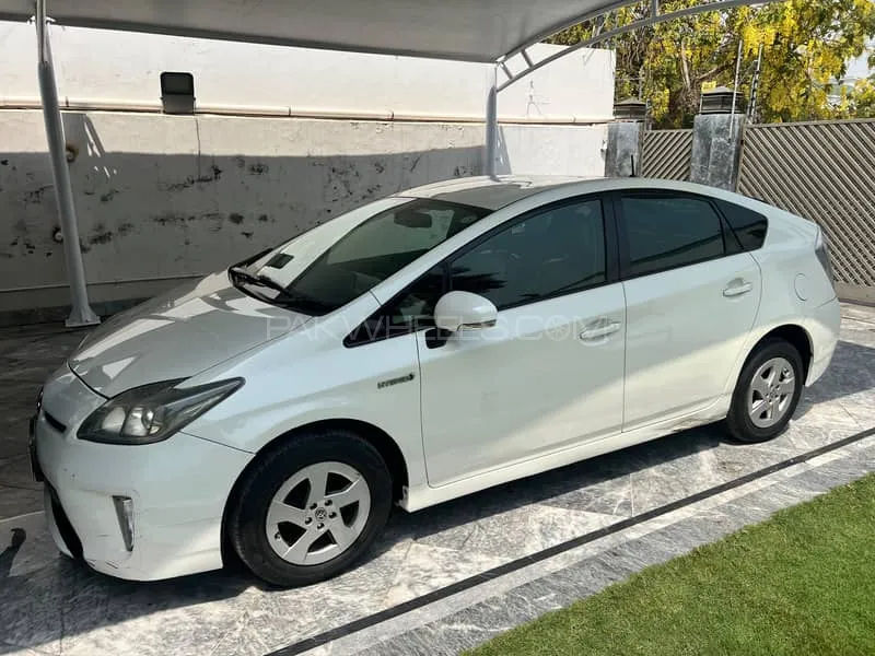 Toyota Prius 2012 for Sale in Lahore Image-1