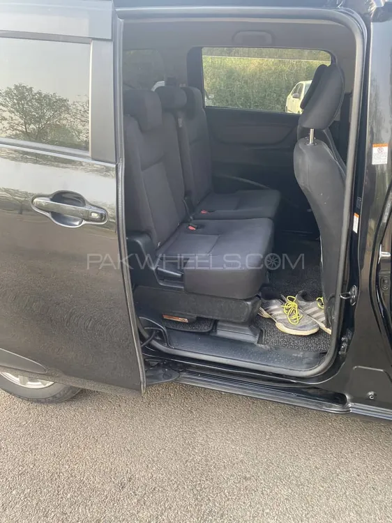 Toyota Sienta 2016 for Sale in Islamabad Image-1