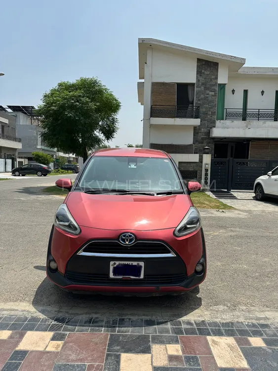 Toyota Sienta 2021 for Sale in Lahore Image-1