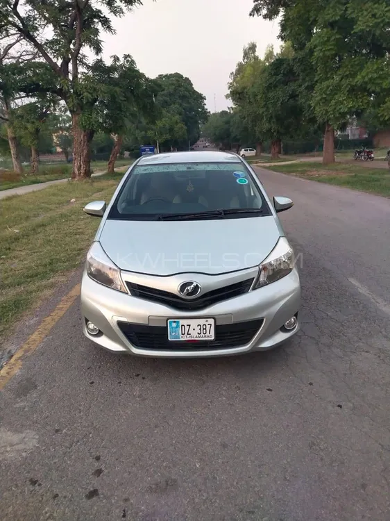 Toyota Vitz 2011 for Sale in Mardan Image-1