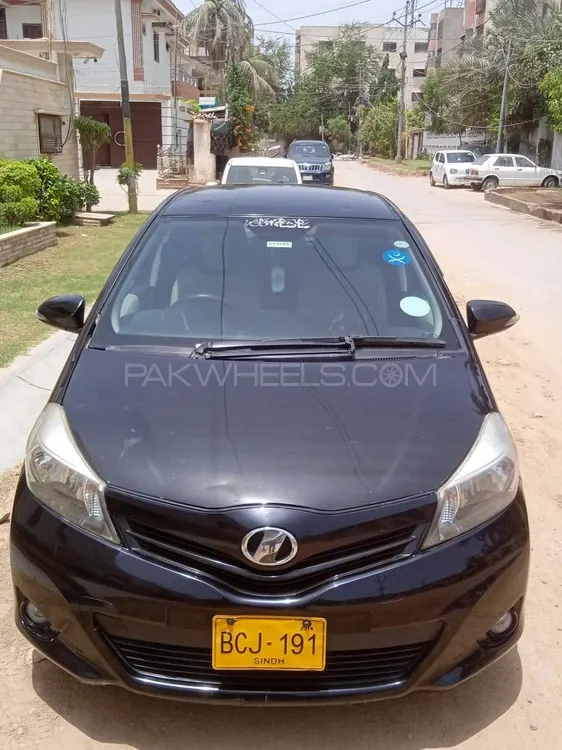 Toyota Vitz 2011 for Sale in Karachi Image-1