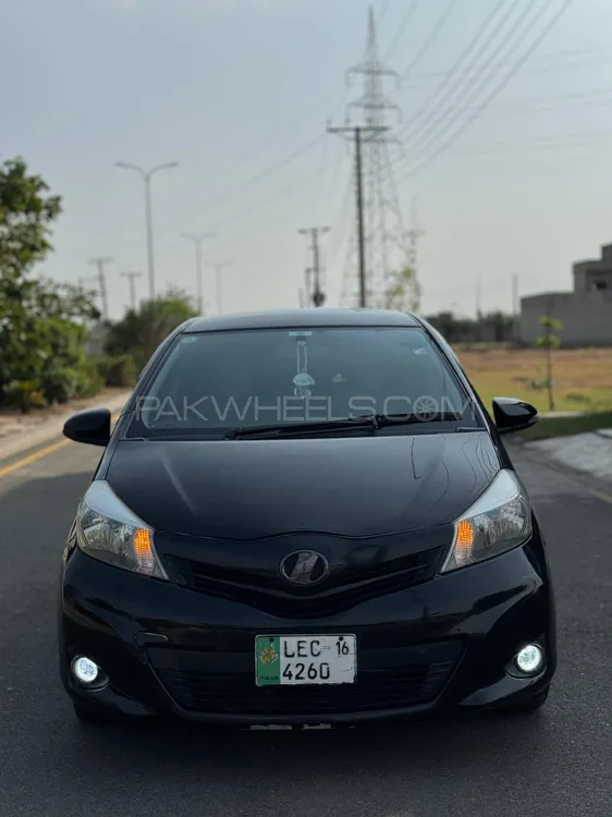 Toyota Vitz 2012 for Sale in Faisalabad Image-1