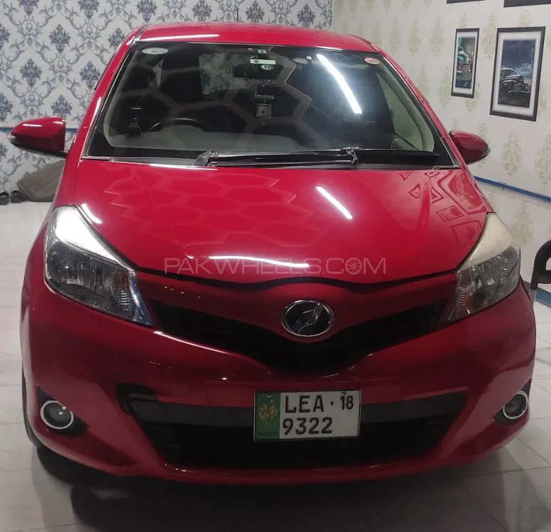 Toyota Vitz 2013 for Sale in Sialkot Image-1