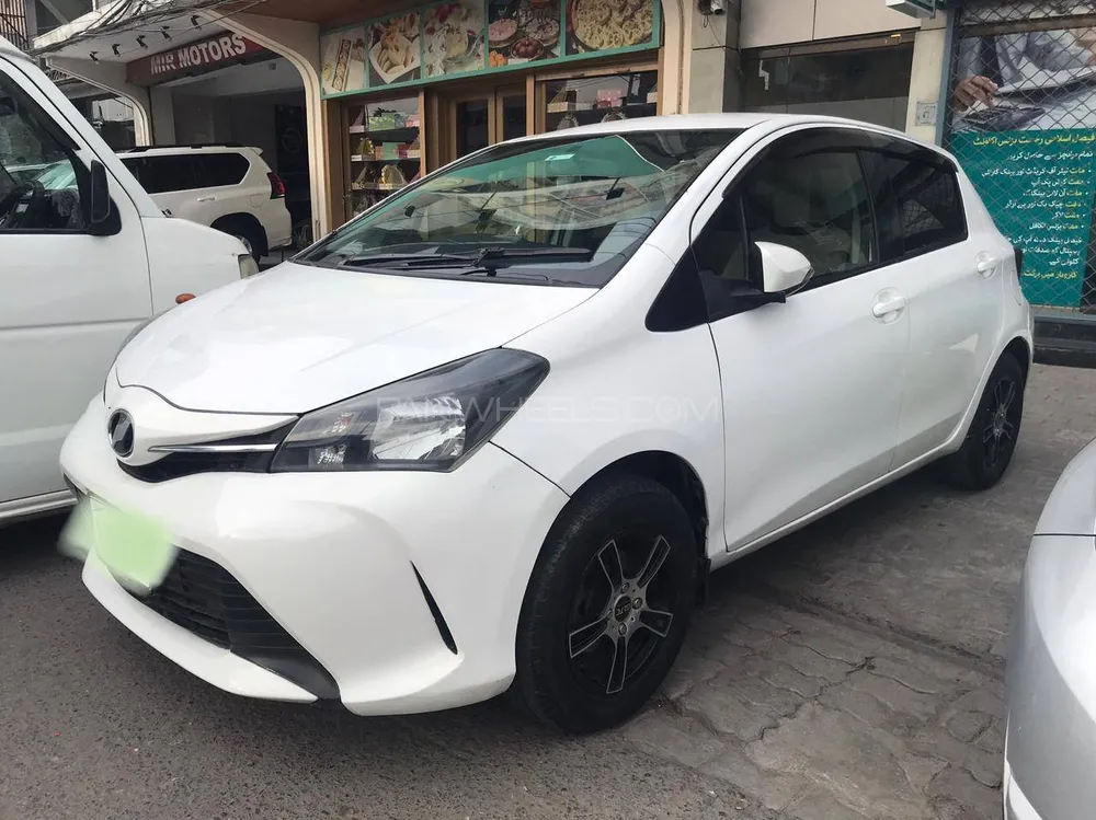 Toyota Vitz 2014 for Sale in Lahore Image-1