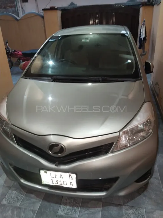 Toyota Vitz 2013 for Sale in Lahore Image-1