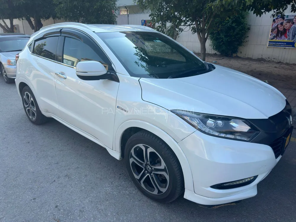Honda Vezel 2015 for Sale in Multan Image-1