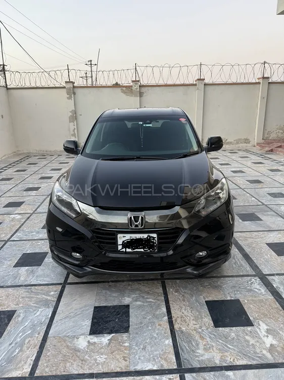 Honda Vezel 2023 for Sale in Chichawatni Image-1