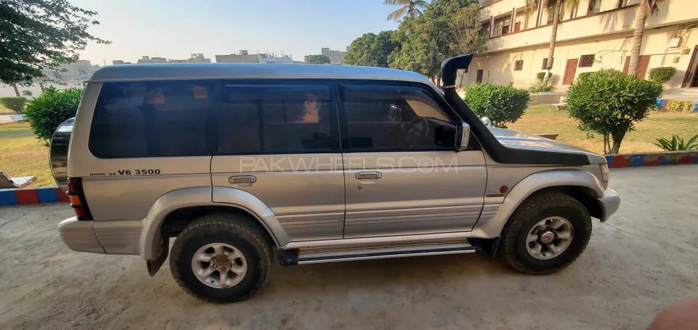 Mitsubishi Pajero 1992 for Sale in Karachi Image-1