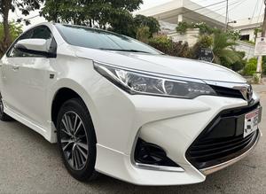 TOYOTA COROLLA ALTIS X 1.6 AUTOMATIC NEW SHAPE (1600cc)
Model 2021 || Registered 2021
Only 36,000 KM
SUPER WHITE Color
Left Side 2 pcs and Right Side 1 pc Repainted on Scratches 
Company Maintained 
AUTOMATIC Transmission
ORIGINAL X NEW SHAPE
Original ALPINE TV
Just like Brand New
READY DELIVERY 
EXCHANGE POSSIBLE WITH ANY CAR

For inspection
Available at SUPREME CARS
Plot # 151/F,Under Imam heights,Shop no.1&2, Main Khalid Bin Walid Rd, Karachi, Sindh 75400

|  Premium Cars  |  Best Prices  |  Optimum Performance | 
#Supremecarsgang
