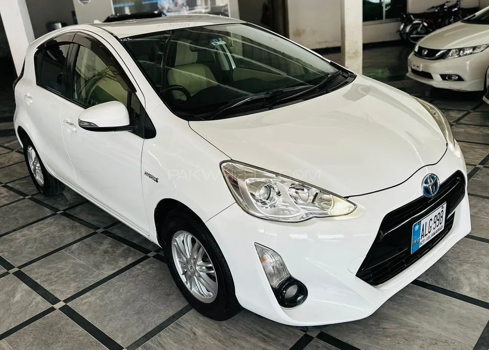 Toyota Aqua 2015 for Sale in Peshawar Image-1