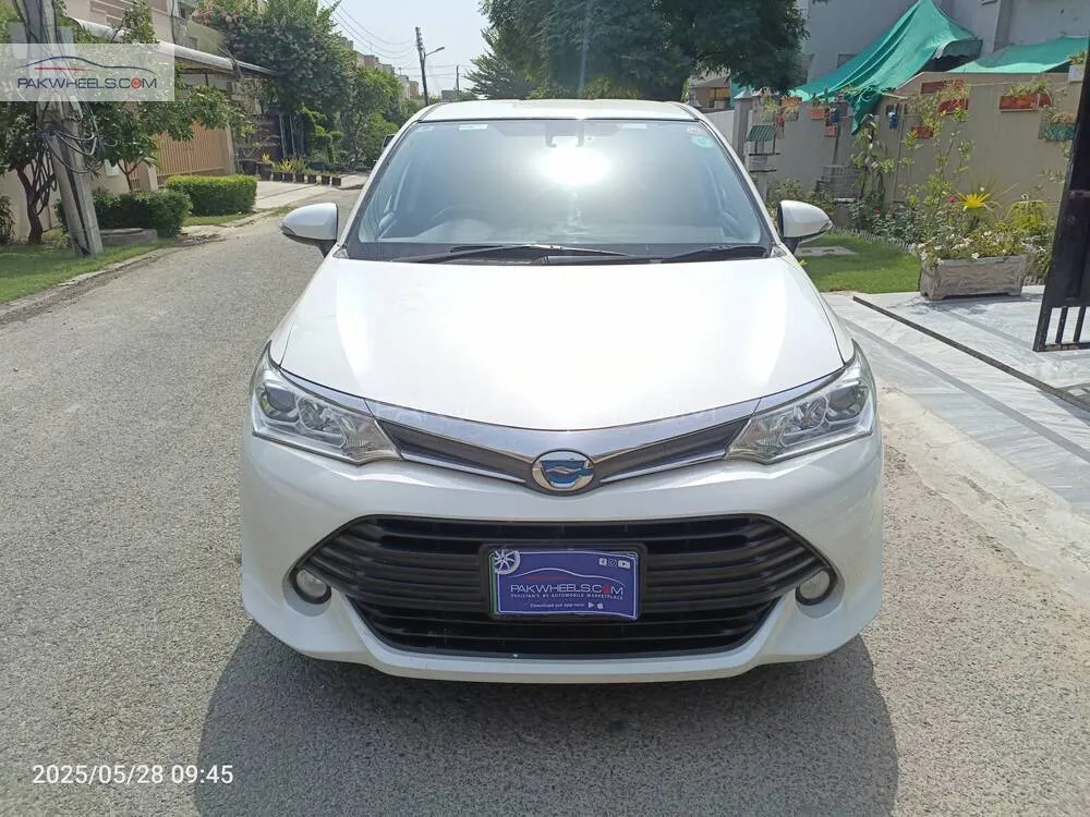 Toyota Corolla Axio 2015 for Sale in Lahore Image-1
