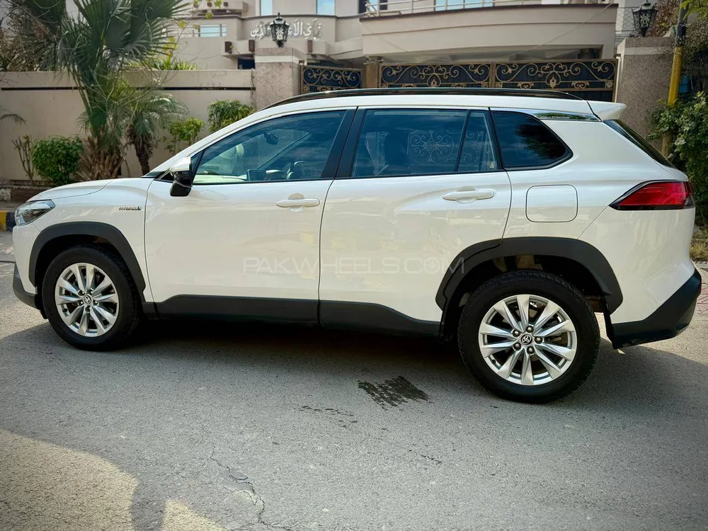 Toyota Corolla Cross 2024 for Sale in Islamabad Image-1