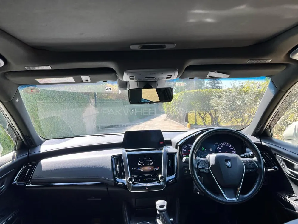 Toyota Crown 2018 for Sale in Islamabad Image-1