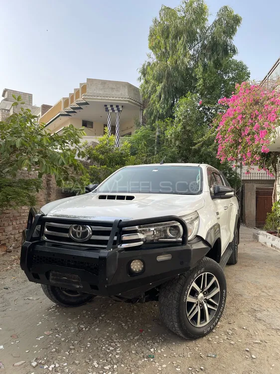 Toyota Hilux 2017 for Sale in Hyderabad Image-1