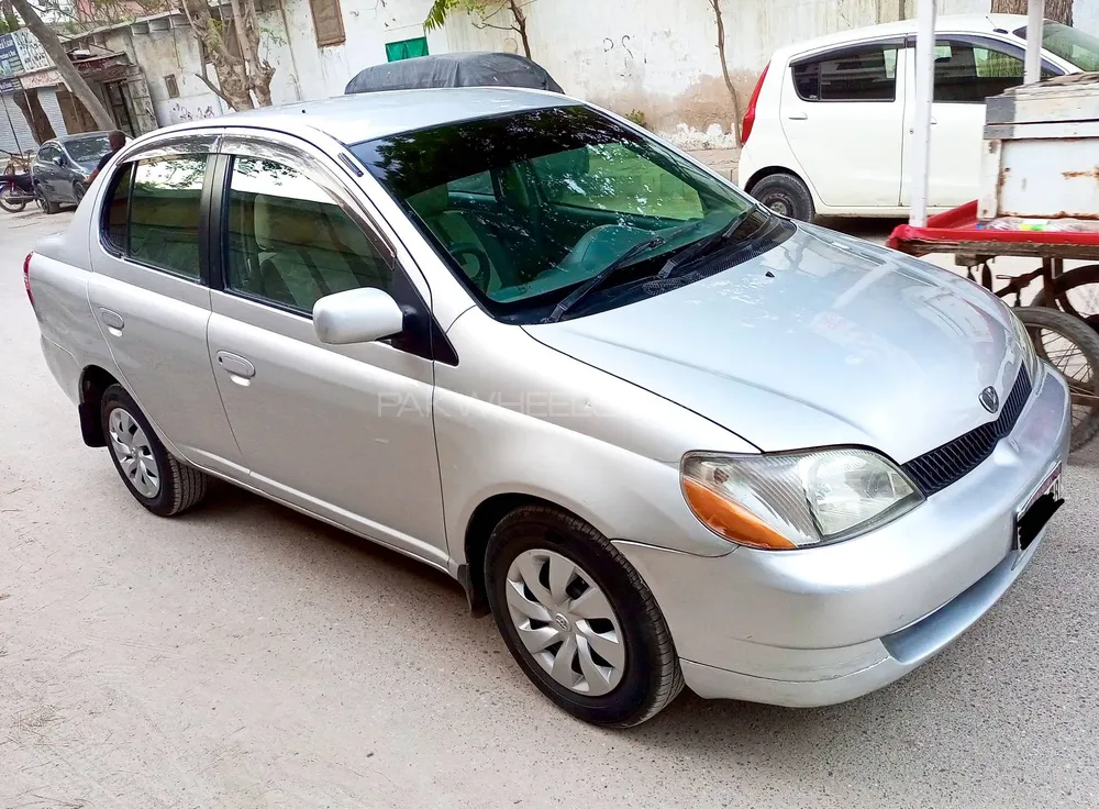 Toyota Platz 2001 for Sale in Karachi Image-1