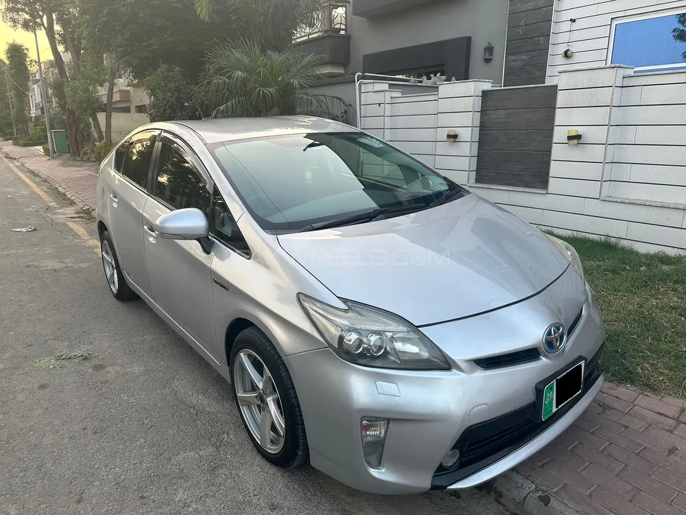 Toyota Prius 2012 for Sale in Lahore Image-1