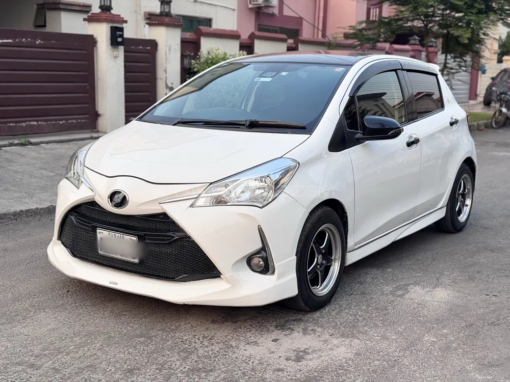 Toyota Vitz 2018 for Sale in Sialkot Image-1