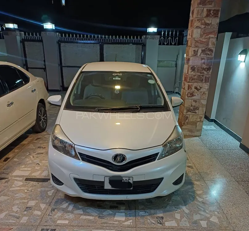 Toyota Vitz 2012 for Sale in Attock Image-1