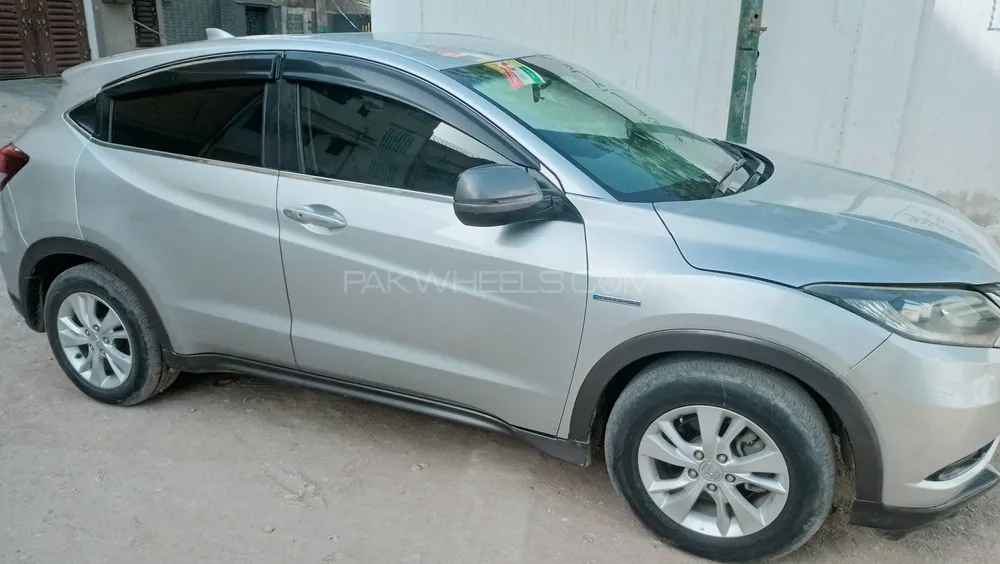 Honda Vezel 2014 for Sale in Karachi Image-1
