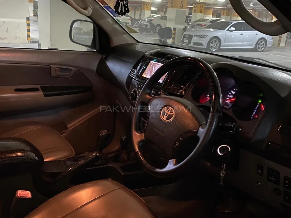 Toyota Hilux 2010 for Sale in Karachi Image-1