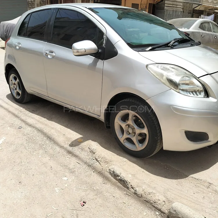 Toyota Vitz 2009 for Sale in Karachi Image-1
