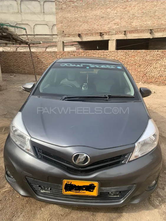 Toyota Vitz 2011 for Sale in Daharki Image-1