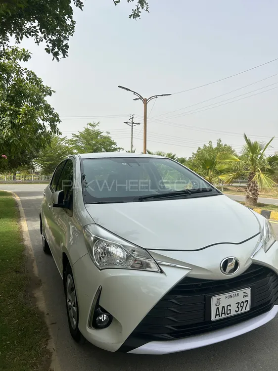 Toyota Vitz 2017 for Sale in Kot addu Image-1