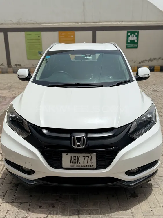 Honda Vezel 2014 for Sale in Lahore Image-1
