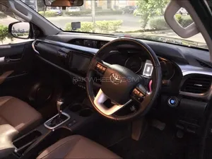 Toyota Hilux Revo V Automatic 2.8 2019 for Sale