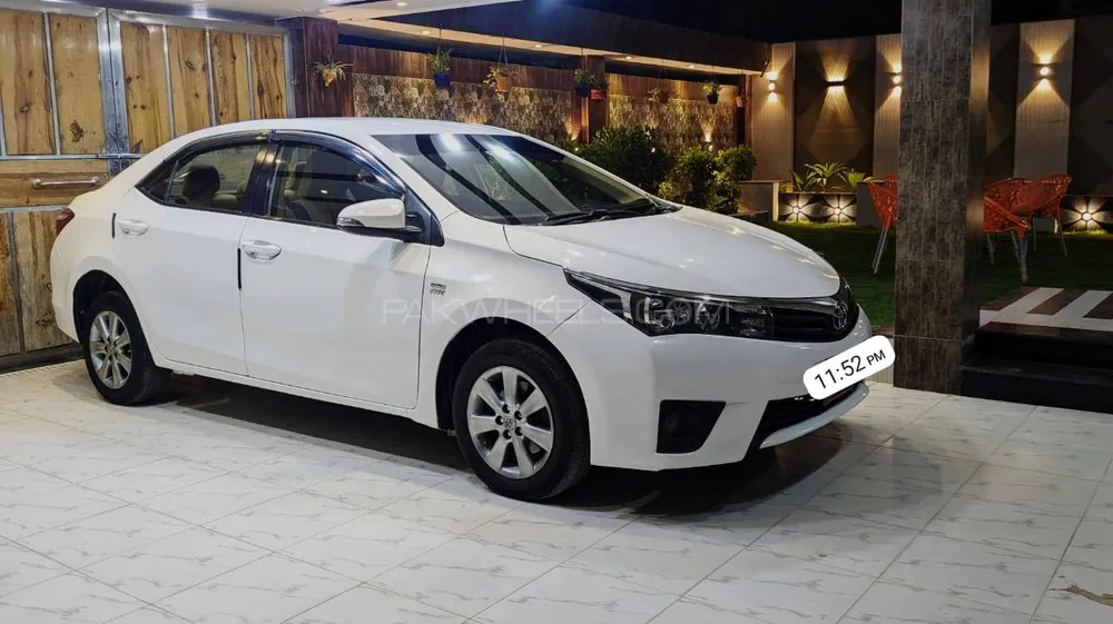 Toyota Corolla 2016 for Sale in Karachi Image-1