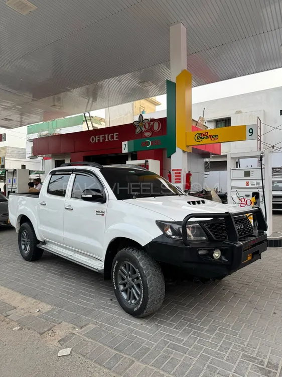 Toyota Hilux 2011 for Sale in Karachi Image-1