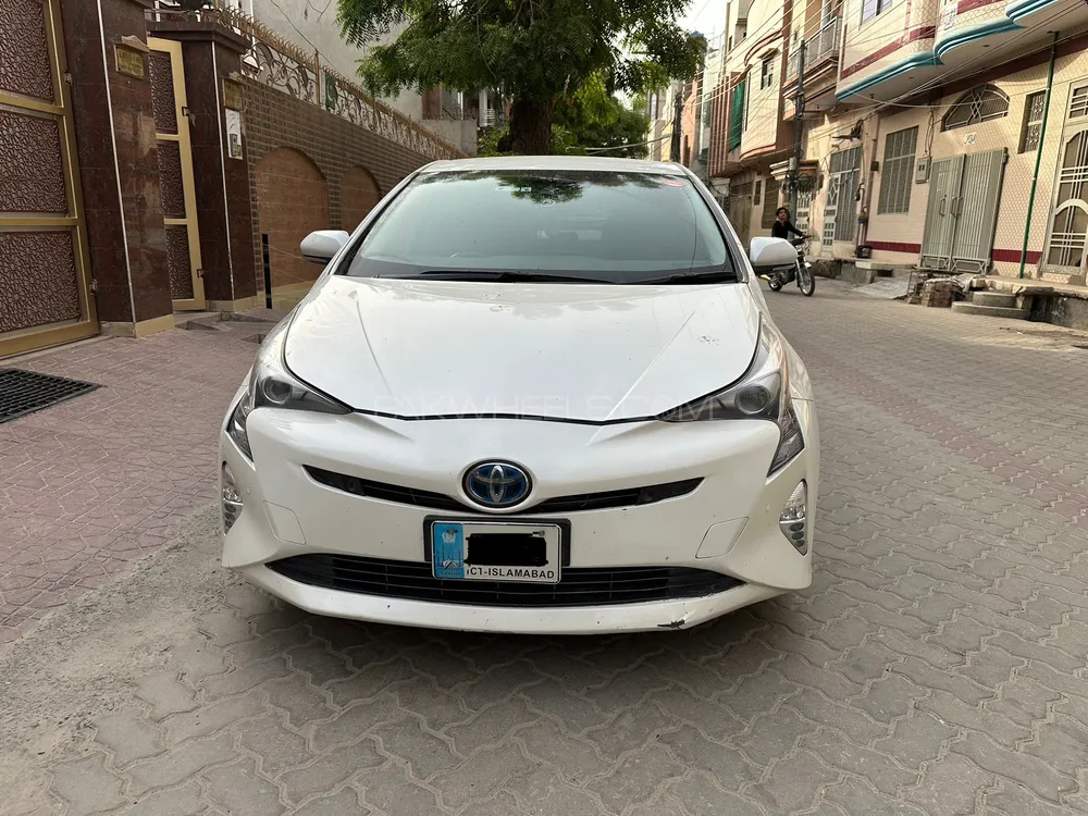 Toyota Prius 2018 for Sale in Okara Image-1