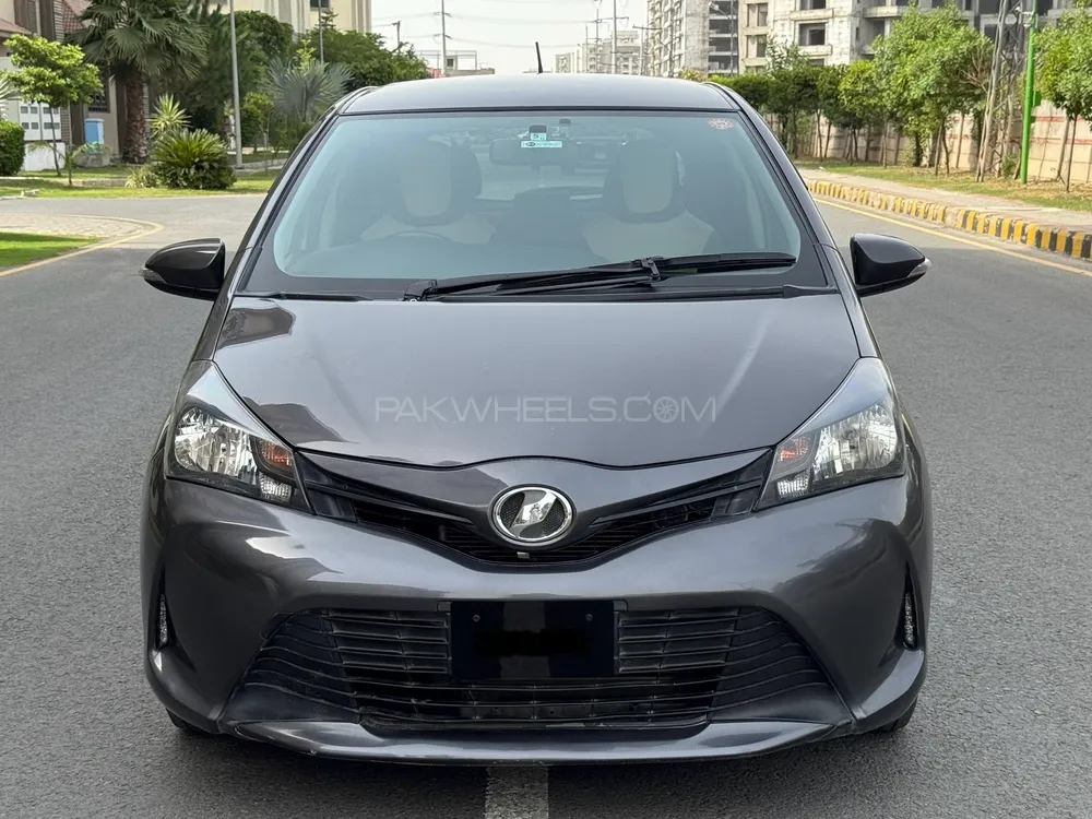Toyota Vitz 2014 for Sale in Lahore Image-1