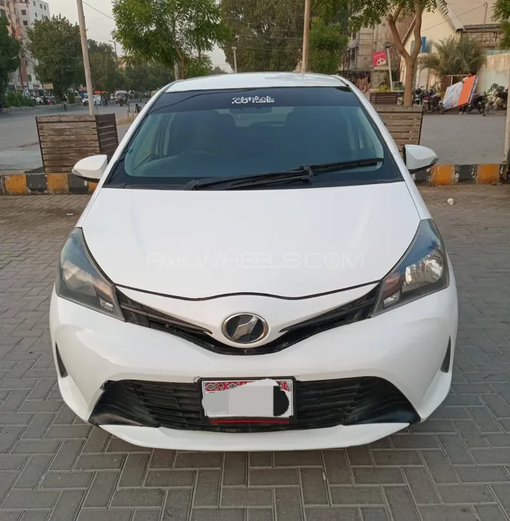 Toyota Vitz 2015 for Sale in Karachi Image-1