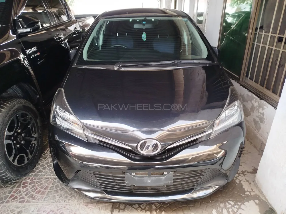 Toyota Vitz 2016 for Sale in Multan Image-1