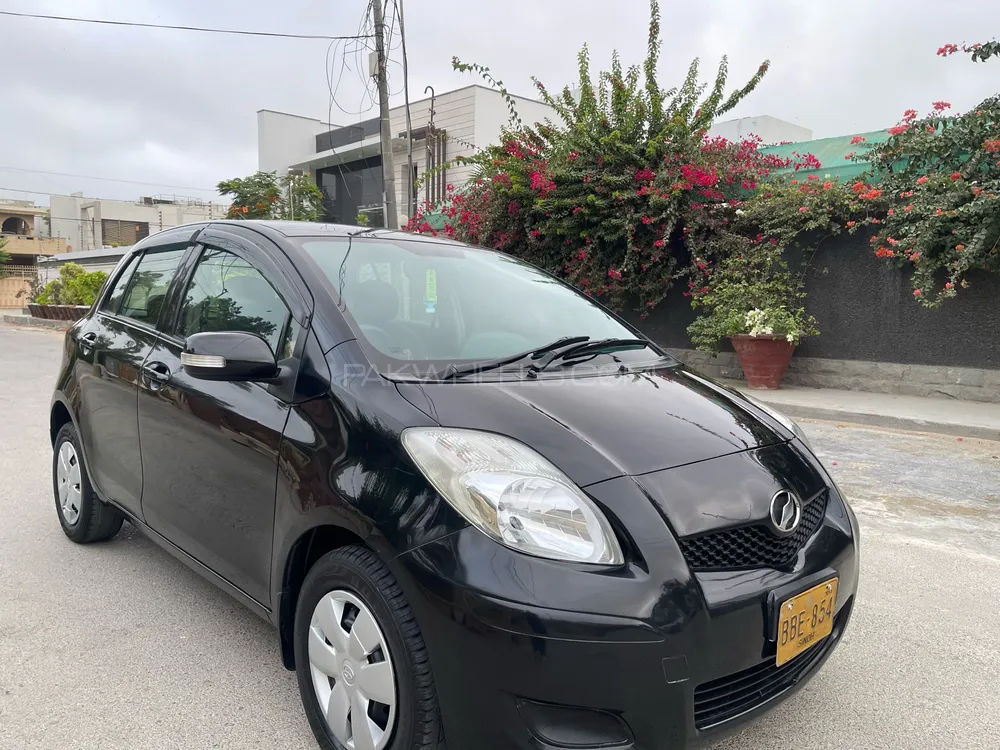 Toyota Vitz 2010 for Sale in Karachi Image-1