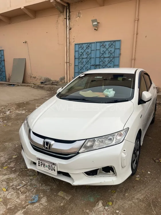 Honda Grace Hybrid 2015 for Sale in Karachi Image-1