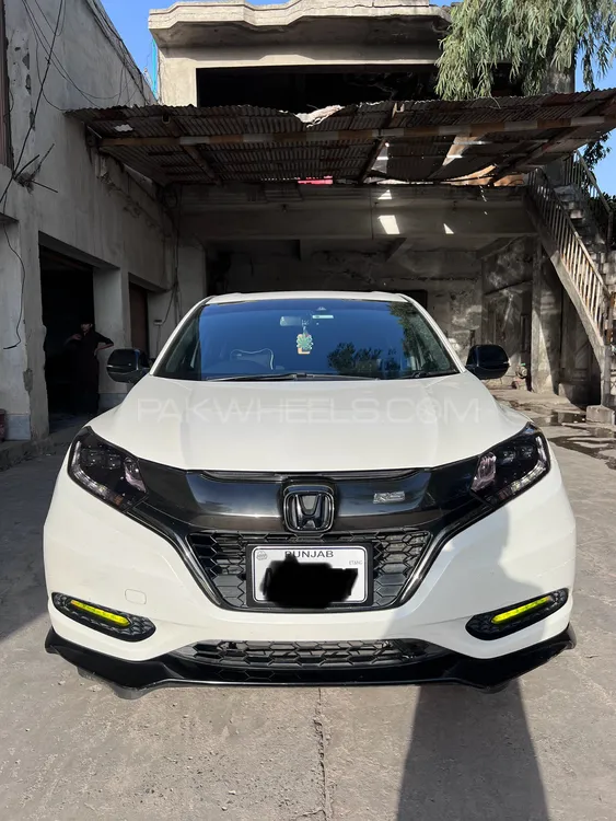 Honda Vezel 2017 for Sale in Lahore Image-1